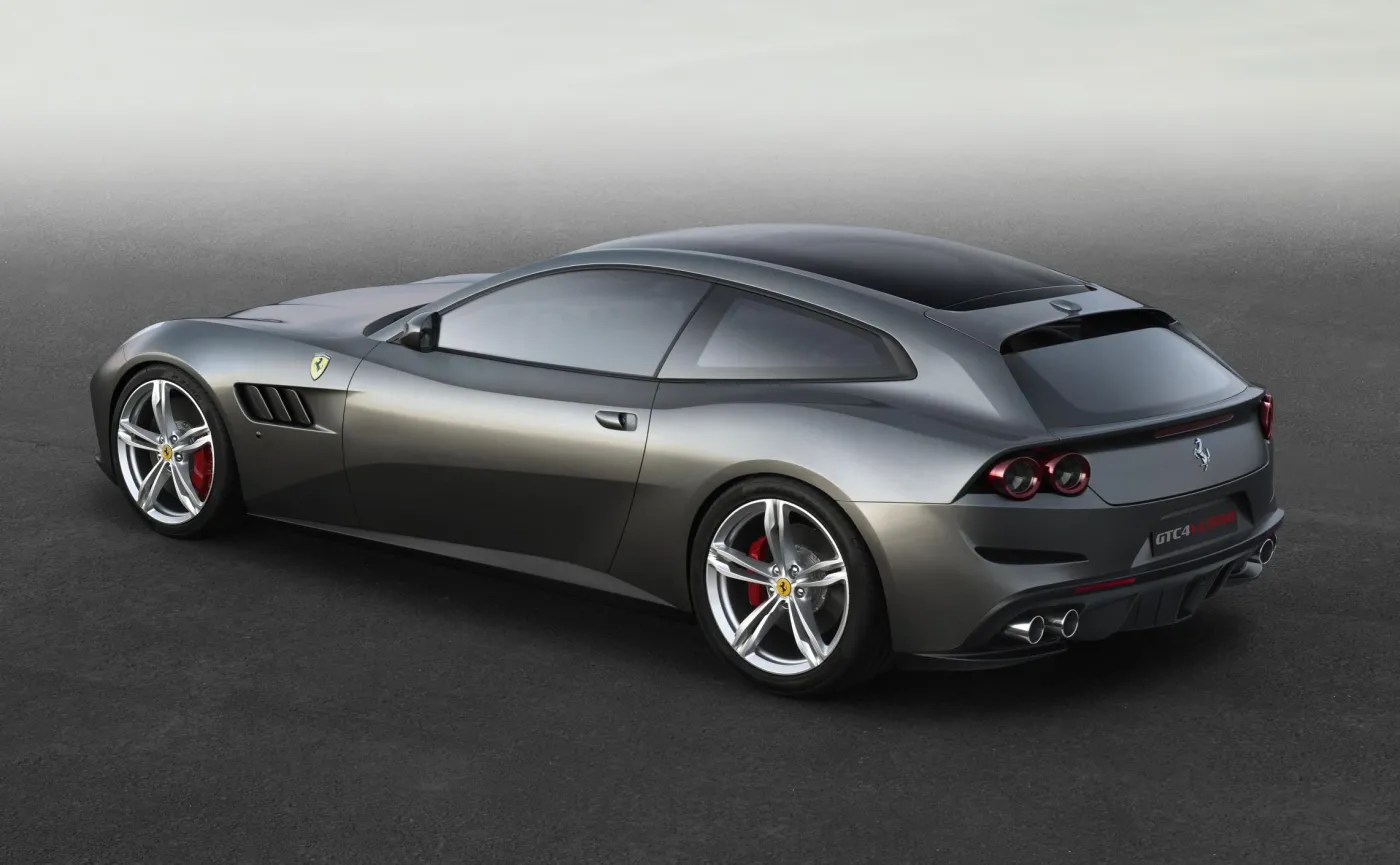 8715886-ferrari-gtc4lusso.jpg