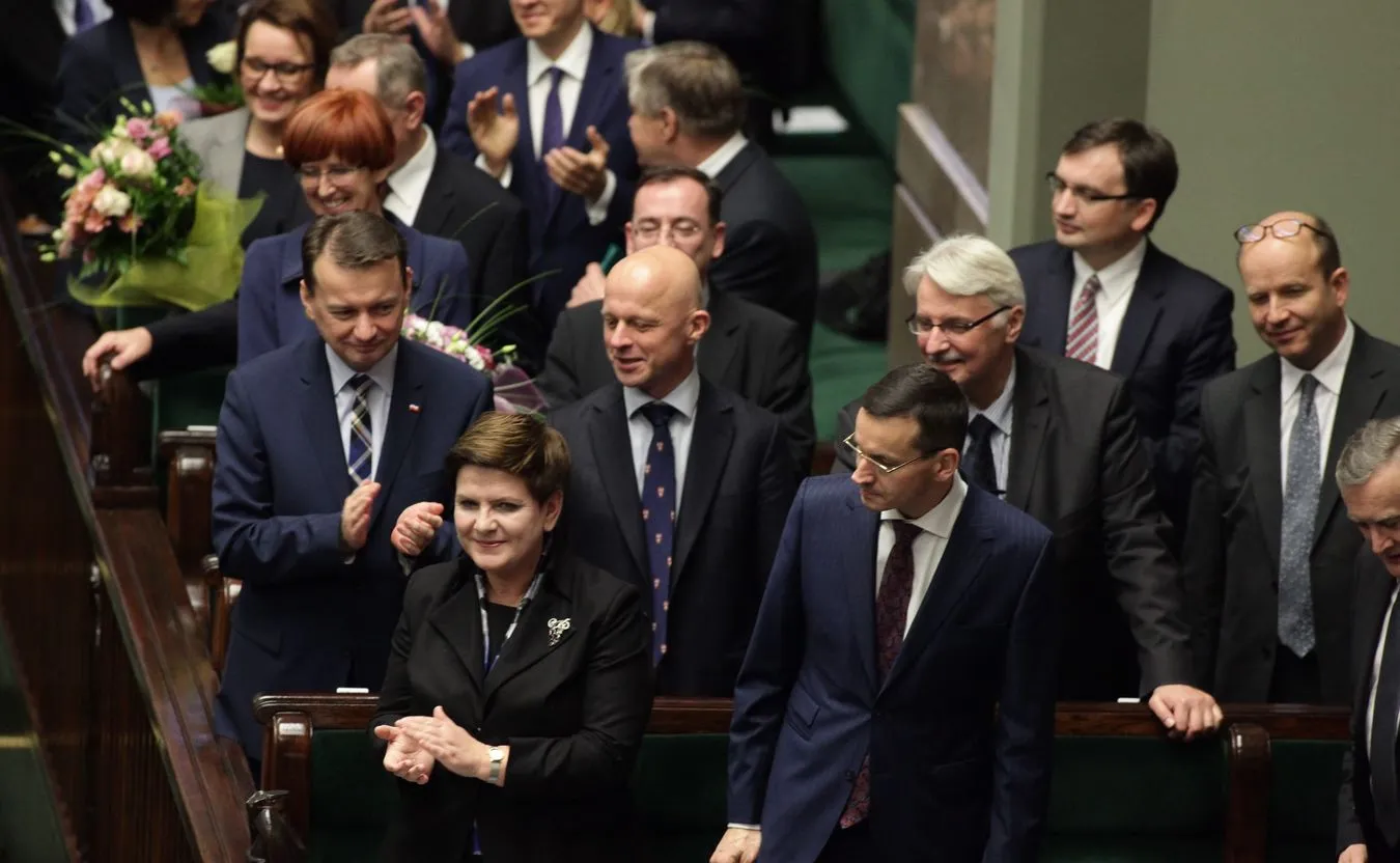Z tłumaczem czy bez? Ministrowie rządu Szydło (z oporami) zdradzili, jakie znają języki