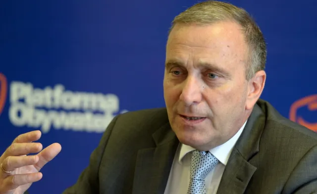 Po tekście w "GW" Platforma składa wniosek o wotum nieufności wobec Macierewicza. "Nie można tego zamiatać pod dywan"