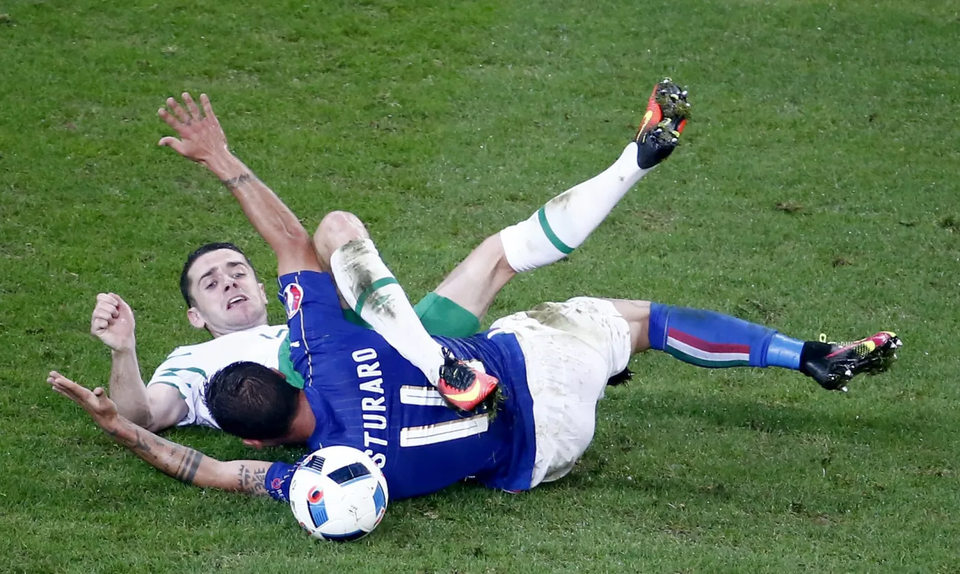 Irlandczycy wykorzystali spore zmiany w składzie włochów. Wygrali i awansowali. WIDEO