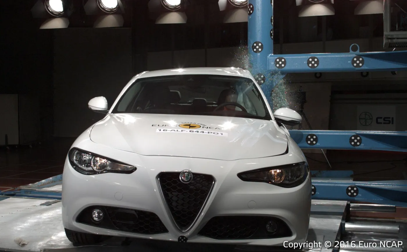 9204044-alfa-romeo-giulia.jpg