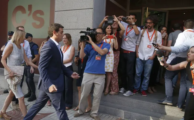 Pierwsze sondaże po wyborach w Hiszpanii. Konserwatyści wygrali, ale nie stworzą sami rządu