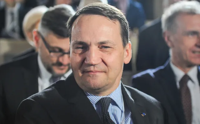 Prokuratura zbada czy Wojtunik zdradził Sikorskiemu tajemnice z akcji CBA