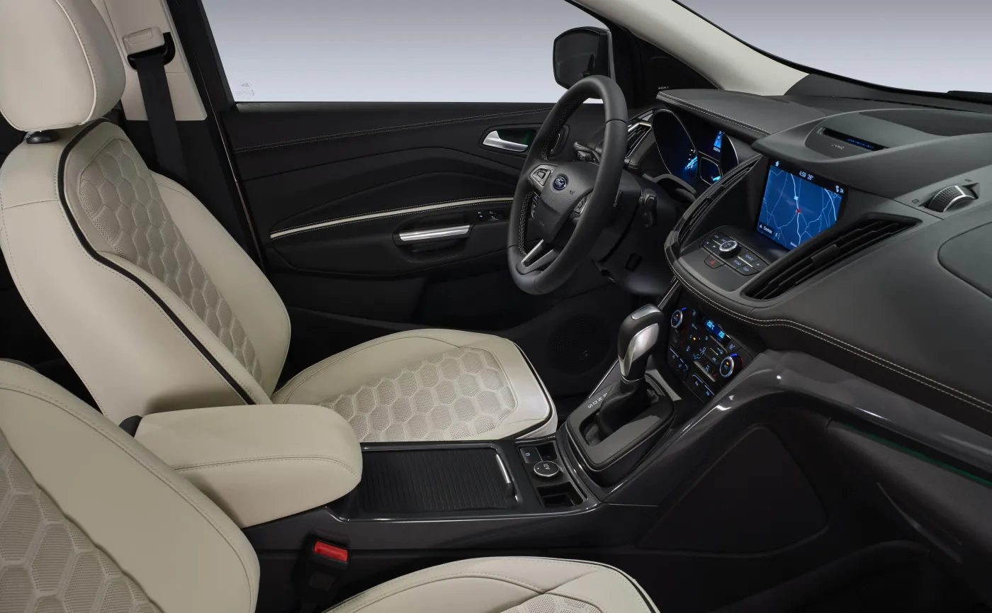 9259689-ford-kuga-vignale.jpg