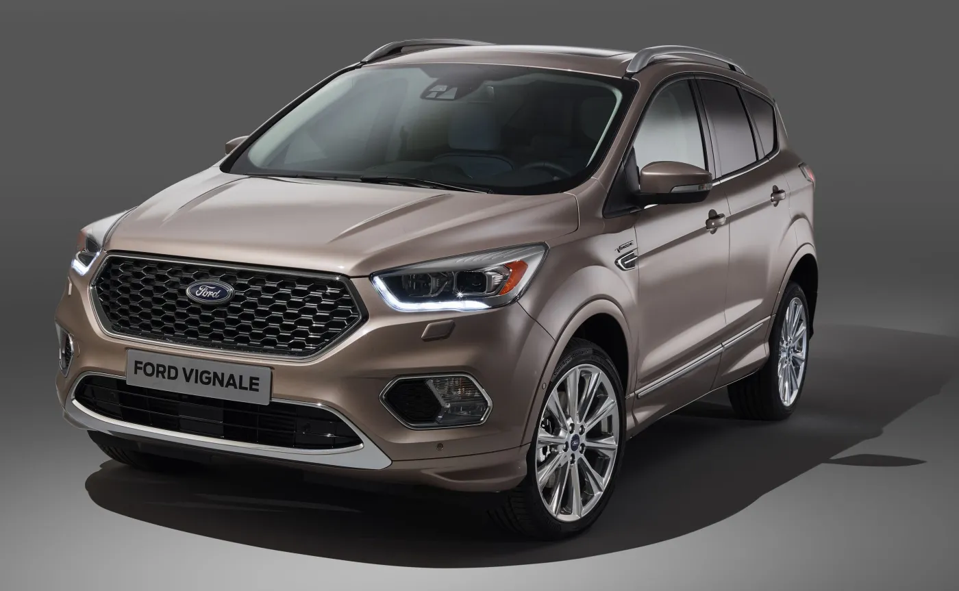 9262081-ford-kuga-vignale.jpg