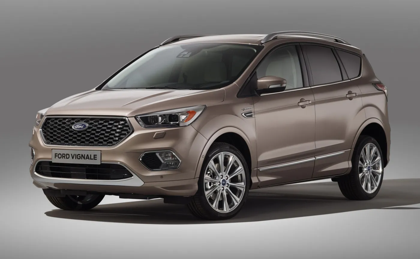 9262113-ford-kuga-vignale.jpg