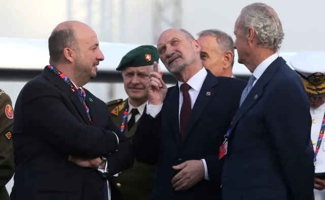 Macierewicz o lokalizacji sił USA w Polsce, organizacji szczytu i... incydencie z dronem