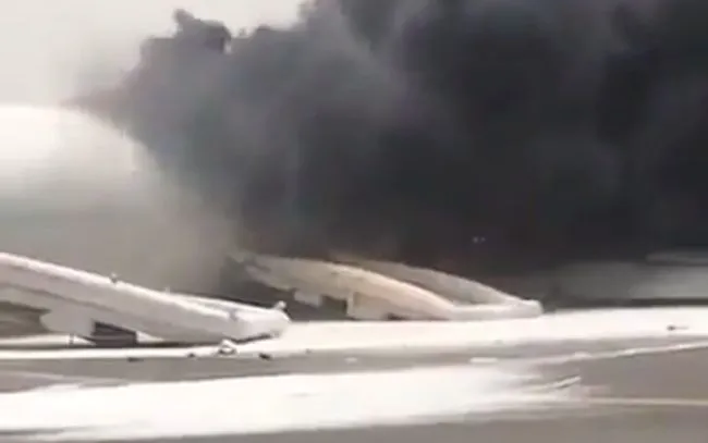 Twarde lądowanie samolotu linii Emirates w Dubaju. Ruch na lotnisku przywrócony po kilku godzinach