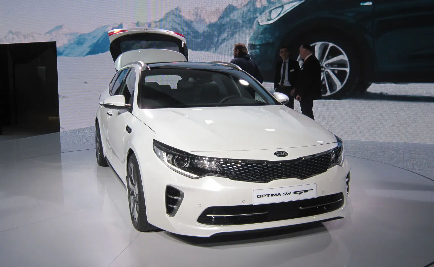 8804783-kia-optima-kombi.jpg