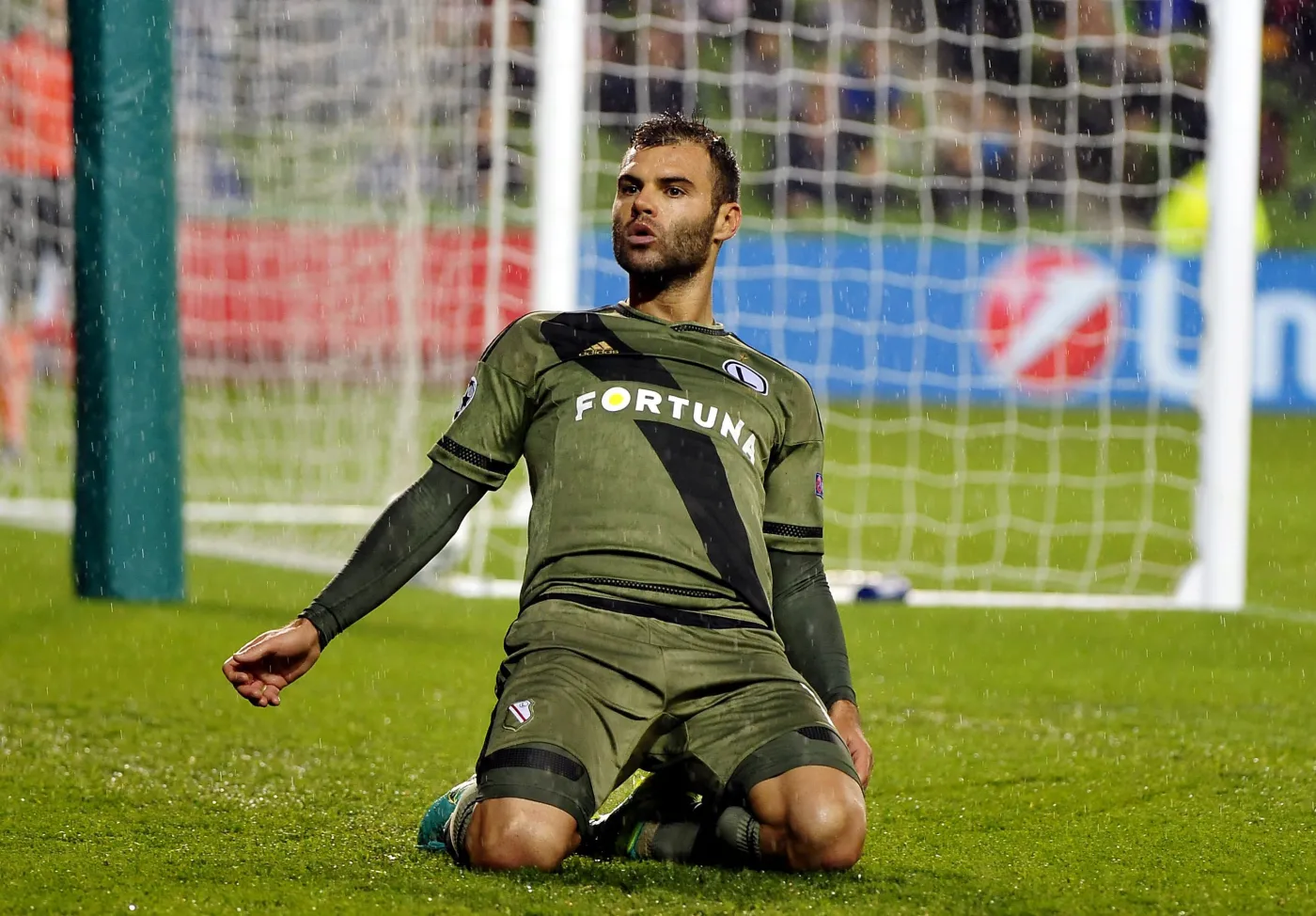 Liga Mistrzów: Legia jedną nogą w piłkarskim raju. Wygrała na wyjeździe z Dundalk 2:0