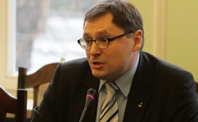 Terlikowski krytykuje Francję za zakaz noszenia burkini na plażach: Laicki absurd