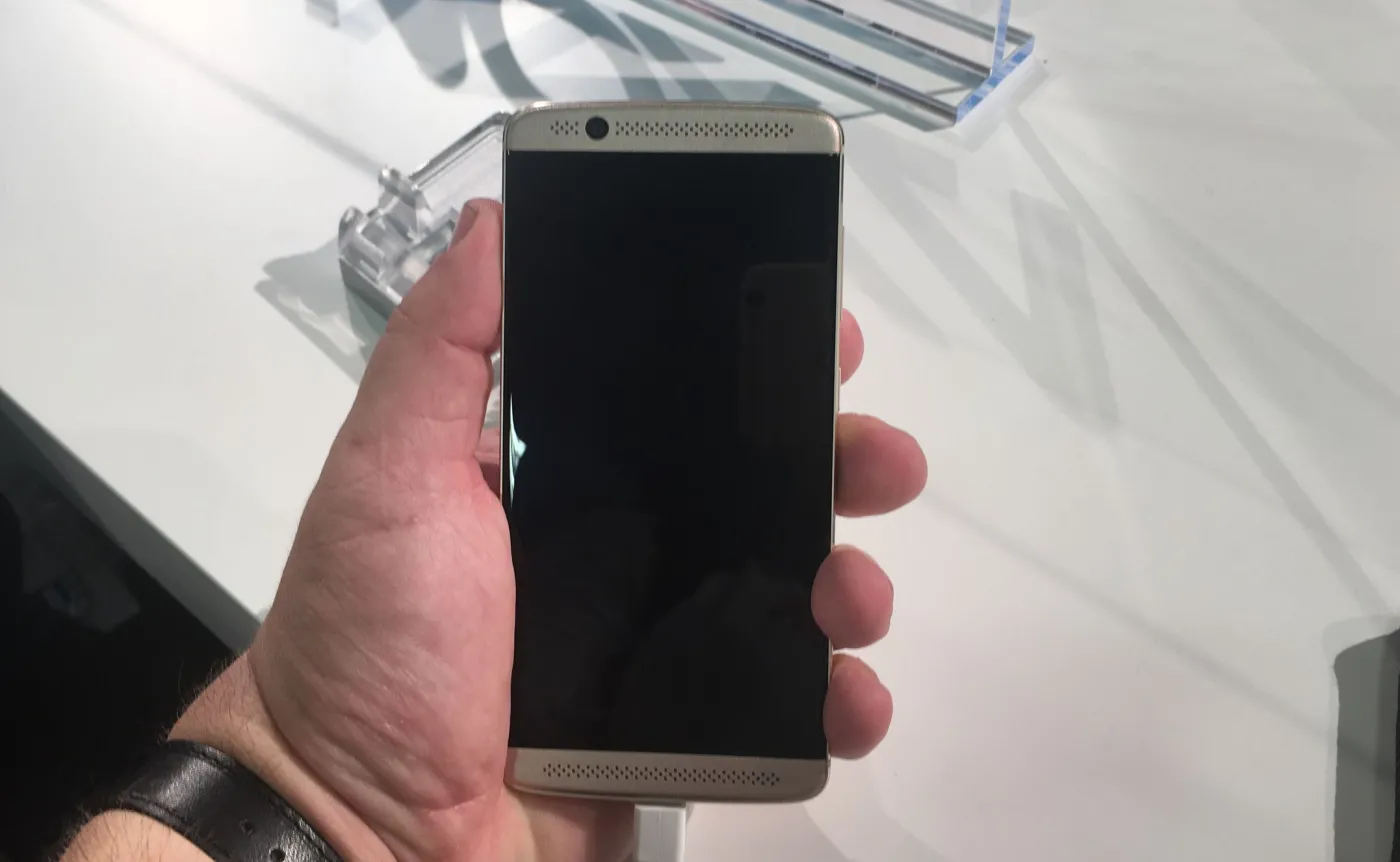 9409189-zte-axon-7-mini.jpg