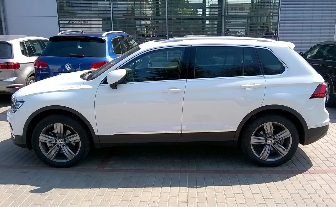 9025203-volkswagen-tiguan.jpg