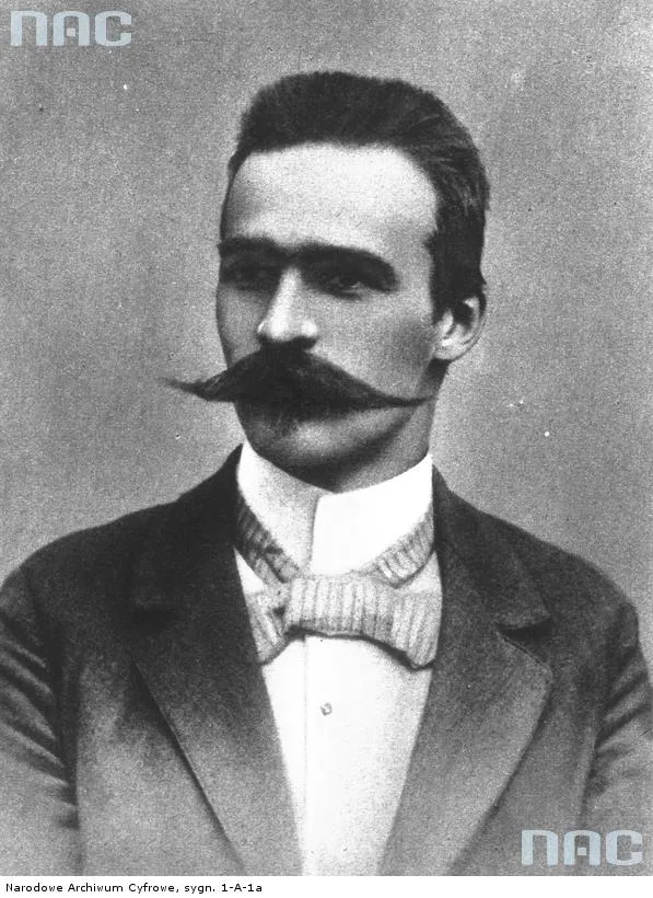 7745762-jozef-pilsudski.jpg
