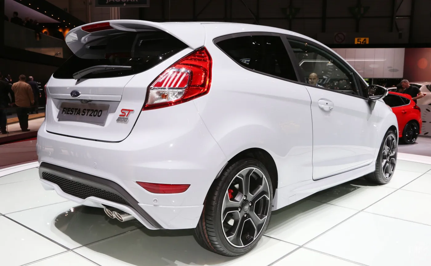 9170224-ford-fiesta-st200.jpg