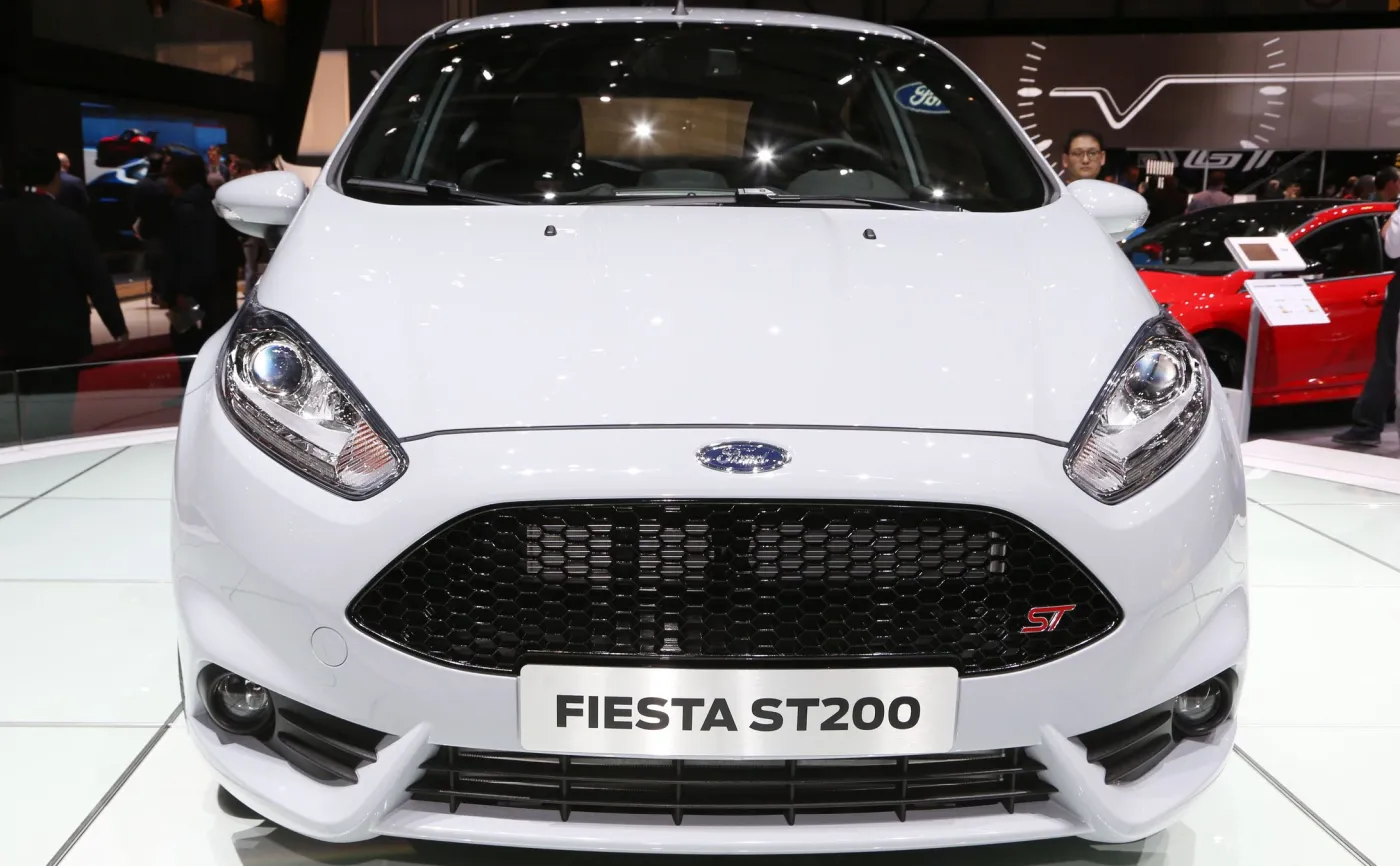 9170288-ford-fiesta-st200.jpg