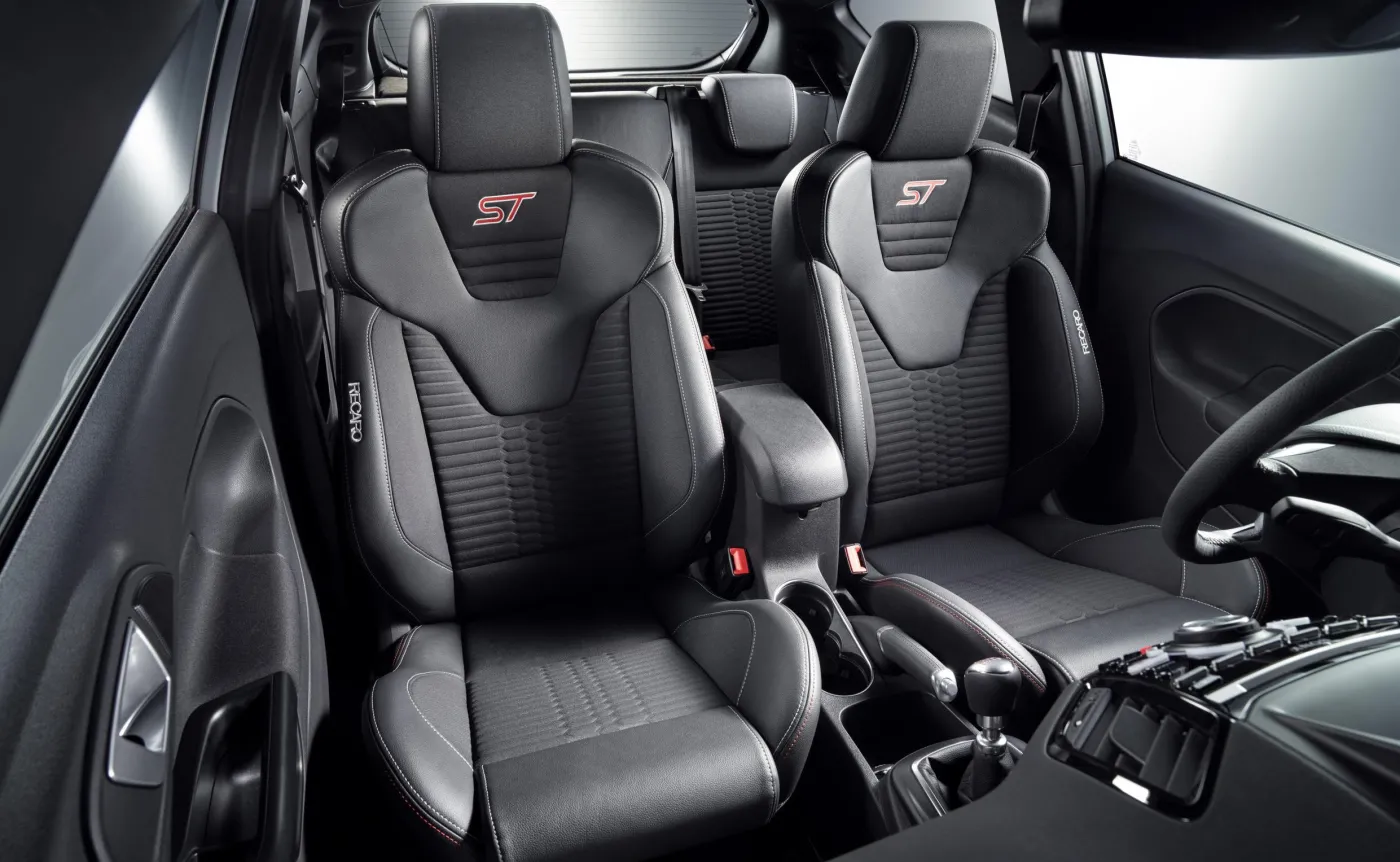 9170320-ford-fiesta-st200.jpg