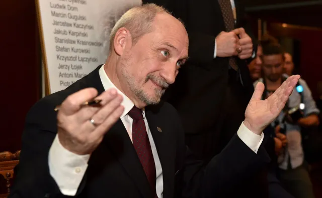 Wszystkie rozdźwięki Macierewicza. Jego zapowiedzi nie pokrywają się z tym, co mówi i robi wojsko