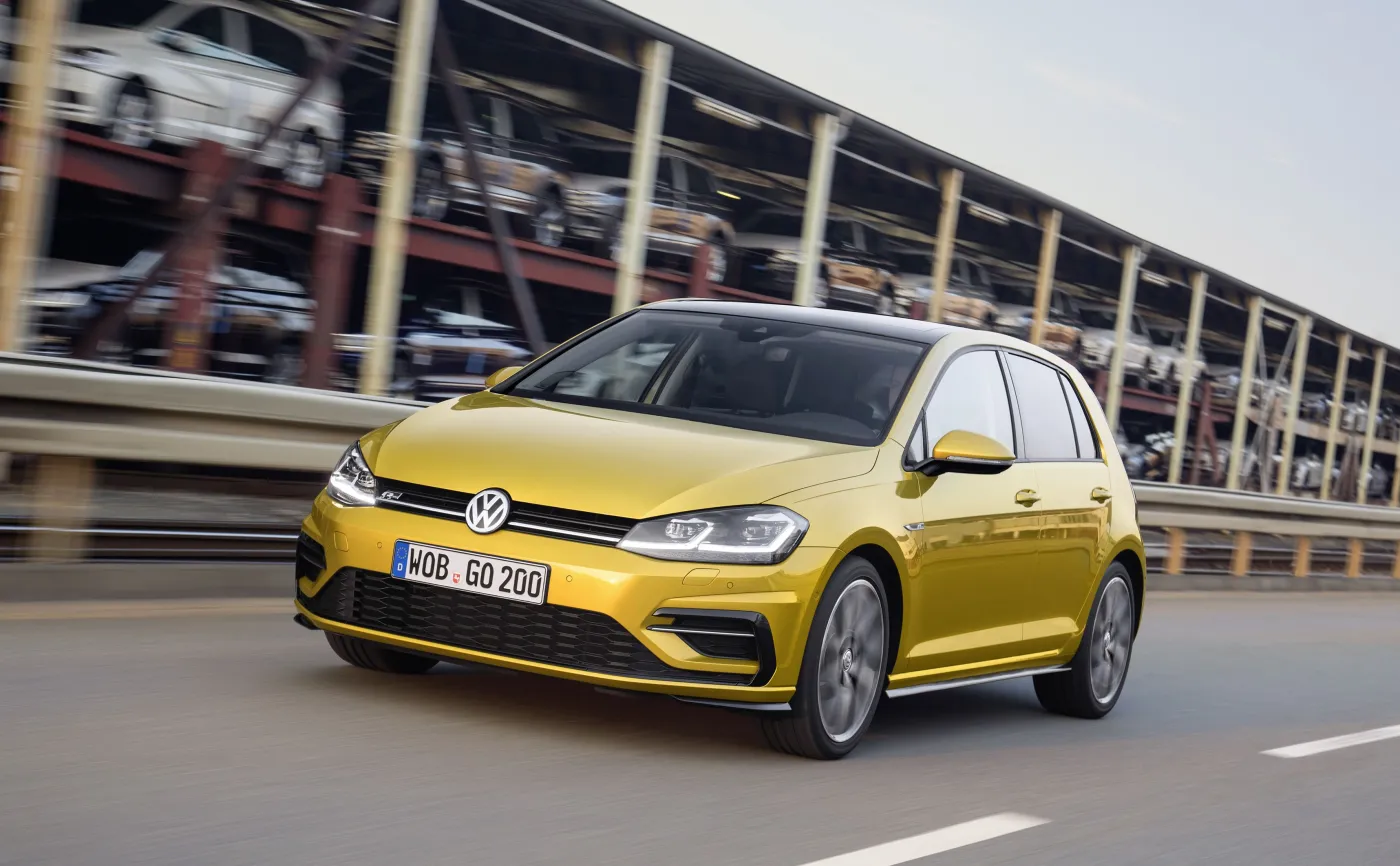 9598801-volkswagen-golf.jpg