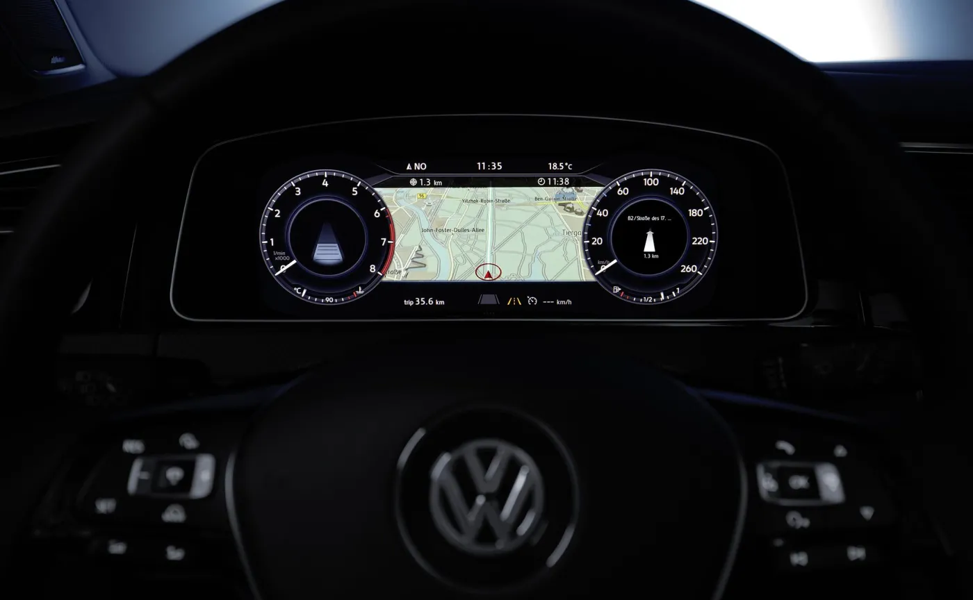 9601430-volkswagen-golf.jpg