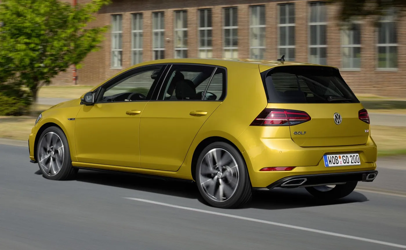 9601145-volkswagen-golf.jpg