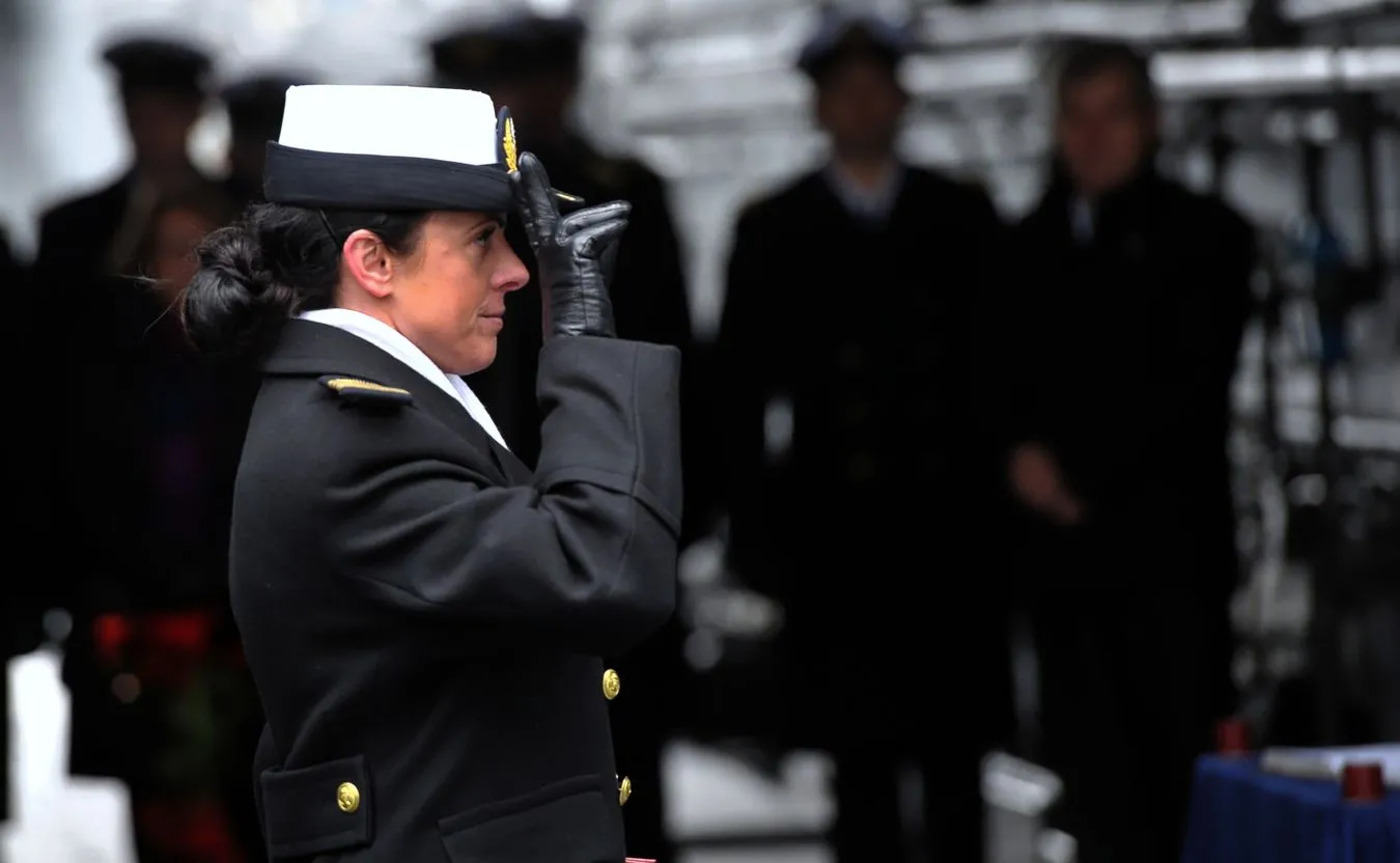 Kapitan Mazurek jako pierwsza kobieta w historii polskiej wojskowości dowodzi okrętem Marynarki Wojennej. ZDJĘCIA