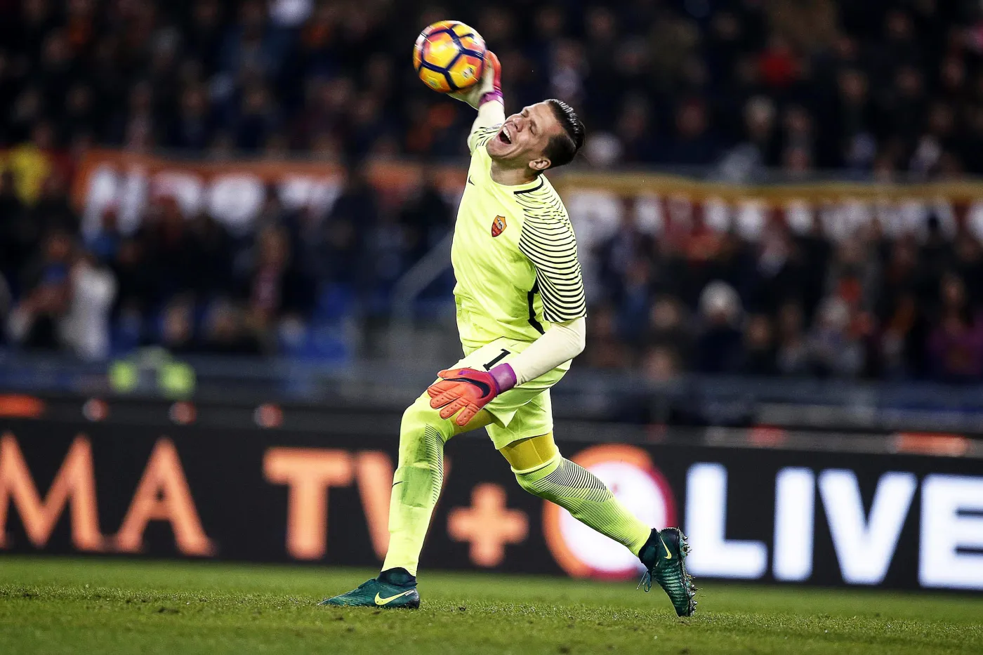 Liga włoska: Szczęsny obronił rzut karny w wygranym meczu z AC Milan