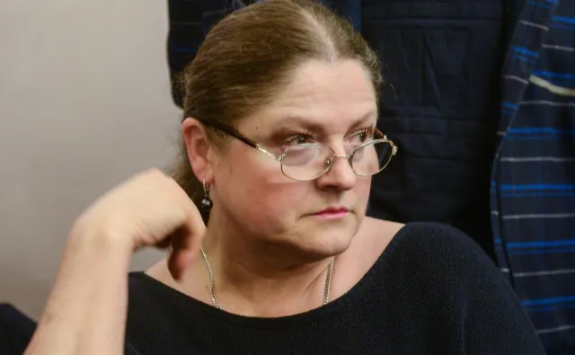 Pawłowicz: Obrońcy demokracji napadli mnie przed północą, policyjny radiowóz odwiózł mnie do domu. WIDEO