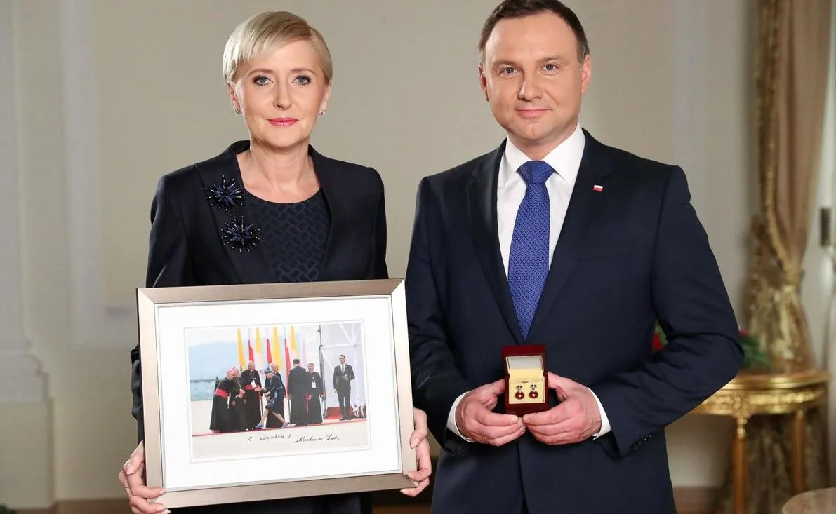 Pierwsza dama z wielkim dystansem do siebie. Na WOŚP przekazała słynne zdjęcie ze ŚDM