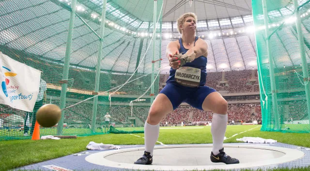 Adam Nelson złoty medal olimpijski odebrał w... barze. Anita Włodarczyk wciąż czeka na swoje trofea