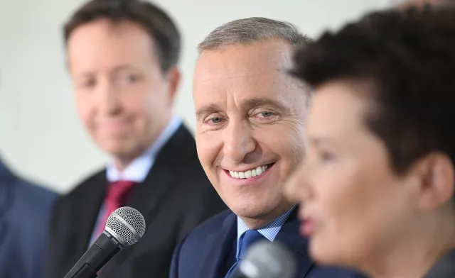 Schetyna największym wygranym afery reprywatyzacyjnej? "Ograł Kopacz i ma swojego człowieka w ratuszu"