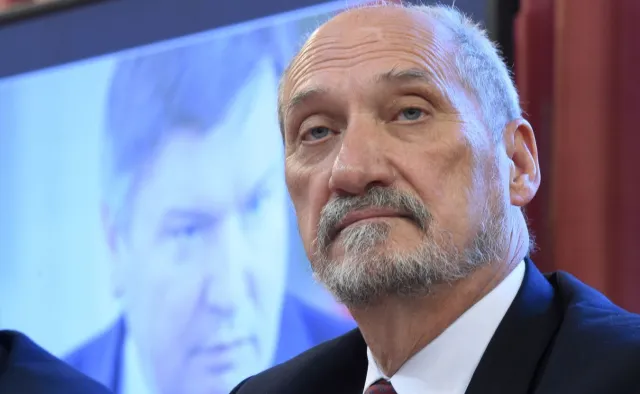 Podkomisja smoleńska upubliczniła nagranie, w którym Miller mówi o spójności raportów polskiego i rosyjskiego