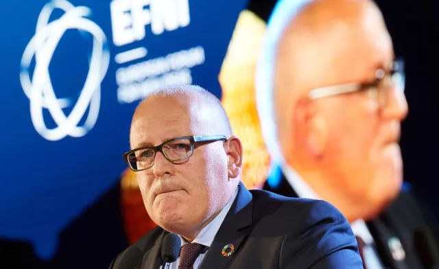 Timmermans: Po otrzymaniu odpowiedzi polskiego rządu będę chciał przyjechać do Warszawy