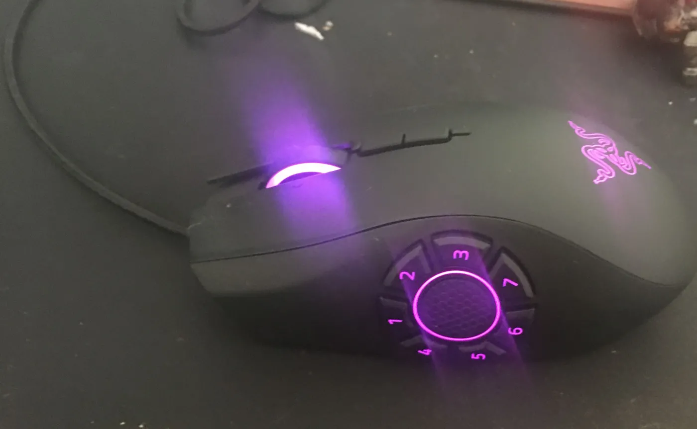 Oto Razer Naga Hex v2. To prawdopodobnie najlepsza mysz do gier MOBA [RECENZJA]