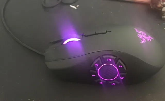 Oto Razer Naga Hex v2. To prawdopodobnie najlepsza mysz do gier MOBA [RECENZJA]