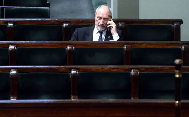 Macierewicz dał się nabrać? Mówi, że Egipt sprzedał Rosji Mistrale, a to prawdopodobnie rosyjska mistyfikacja