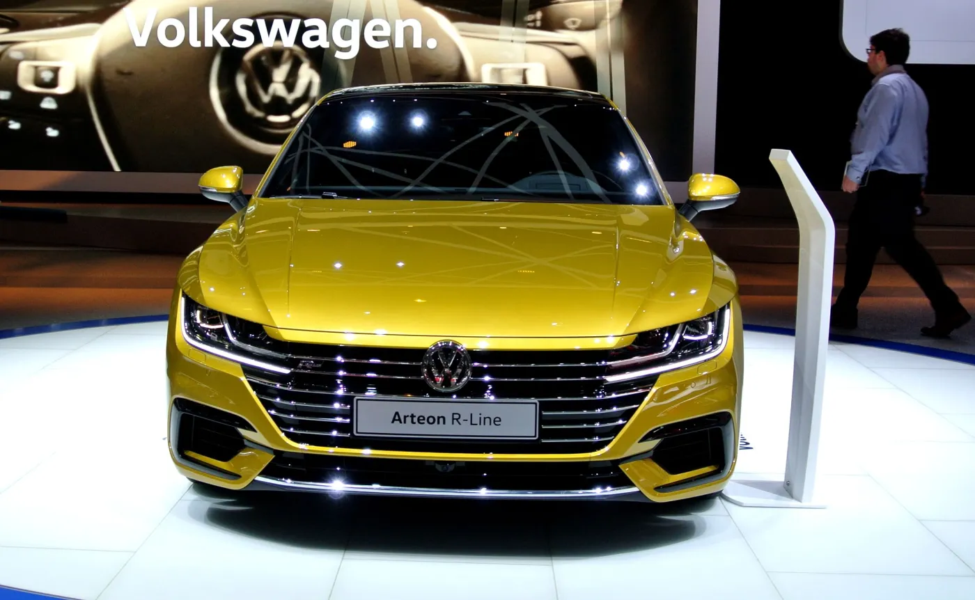 Volkswagen arteon szokuje. Oto NOWA limuzyna lepsza od passata. Co ma i ile kosztuje? [ZDJĘCIA z premiery]