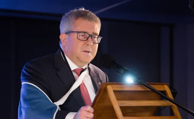 Ryszard Czarnecki sugeruje, że silniejsze państwa zaszantażowały słabsze. "Bez nas ta Unia sczeźnie"