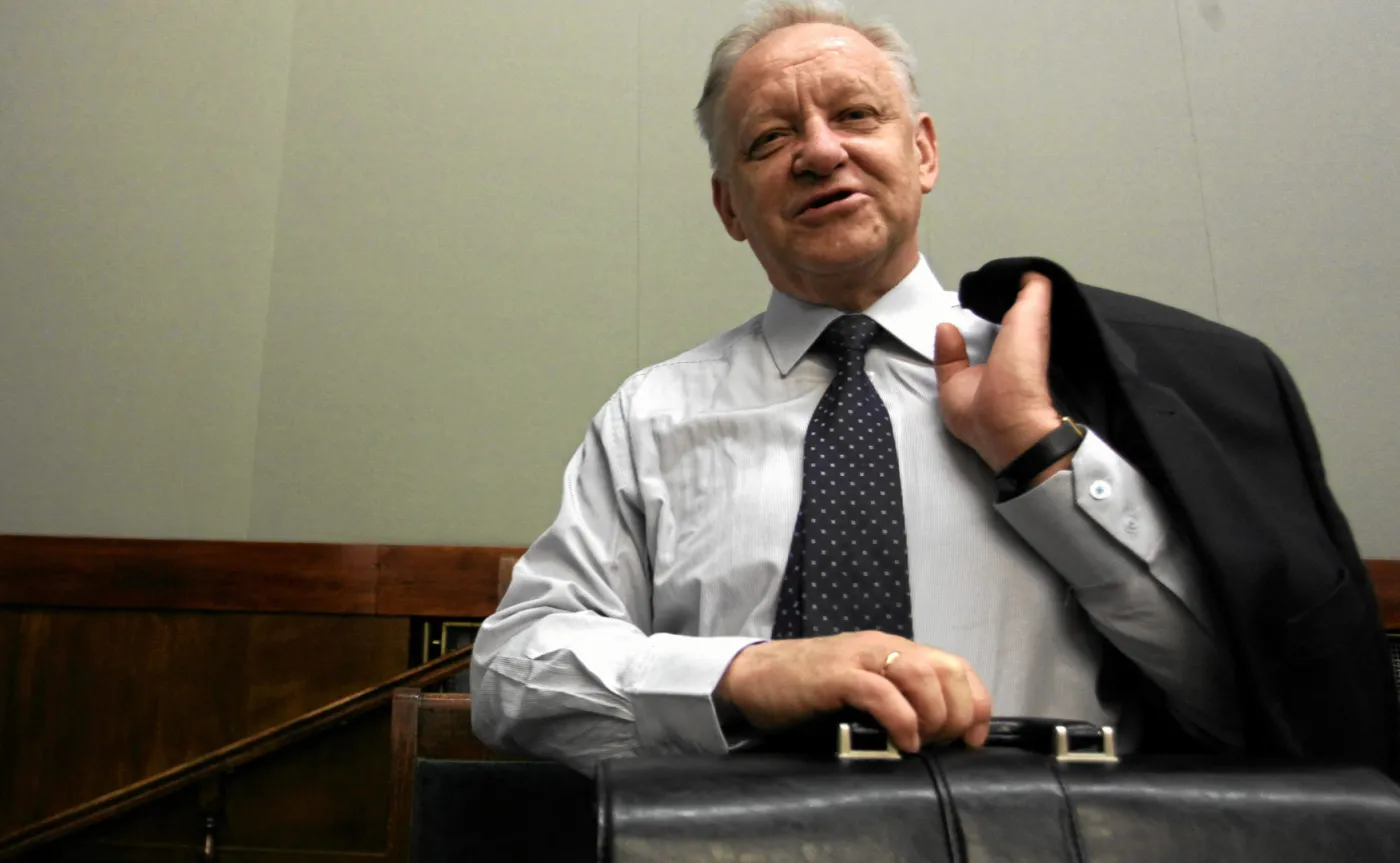 Krewni i znajomi na etatach u Piechy. "Newsweek" o powiązaniach rodzinnych w biurze europosła PiS