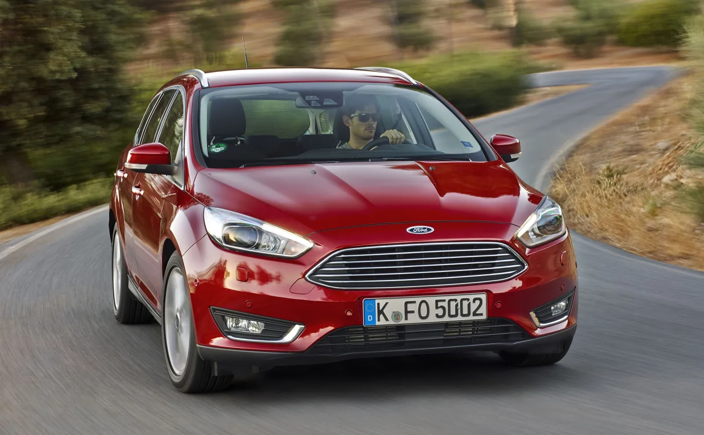 9276382-ford-focus-kombi.jpg