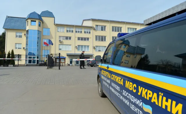 Atak terrorystyczny? Rosyjski trop? Konsulat w Łucku ostrzelany z granatnika. ZDJĘCIA