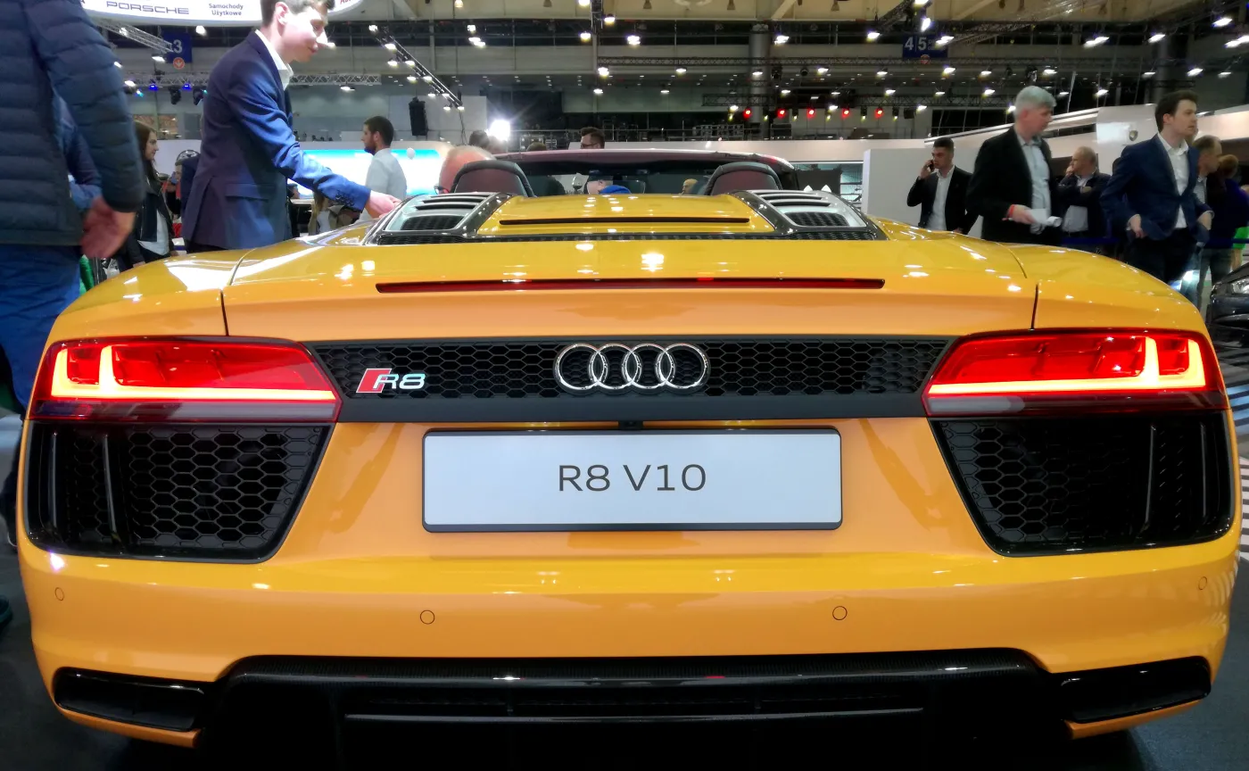 10043174-audi-r8-spyder.jpg