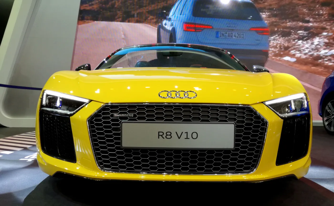 10043390-audi-r8-spyder.jpg