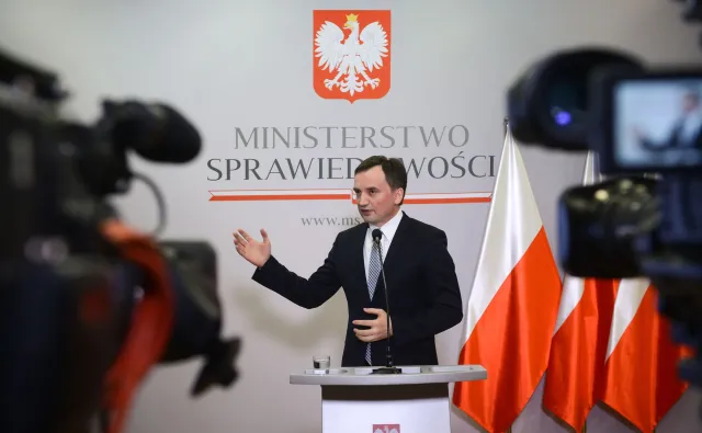 Ziobro szykuje reformę sądów. Co sądzą o niej Polacy? [SONDAŻ DGP]