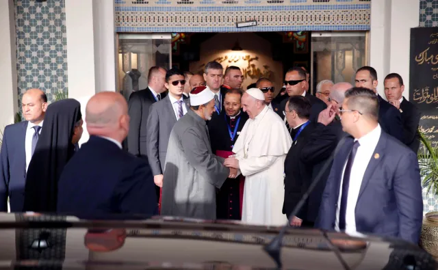 Papież odwiedził egipski kościół, który wcześniej był celem terrorystów