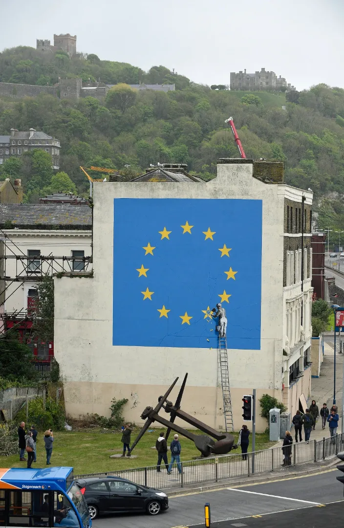 10128871-mural-banksy-ego.jpg