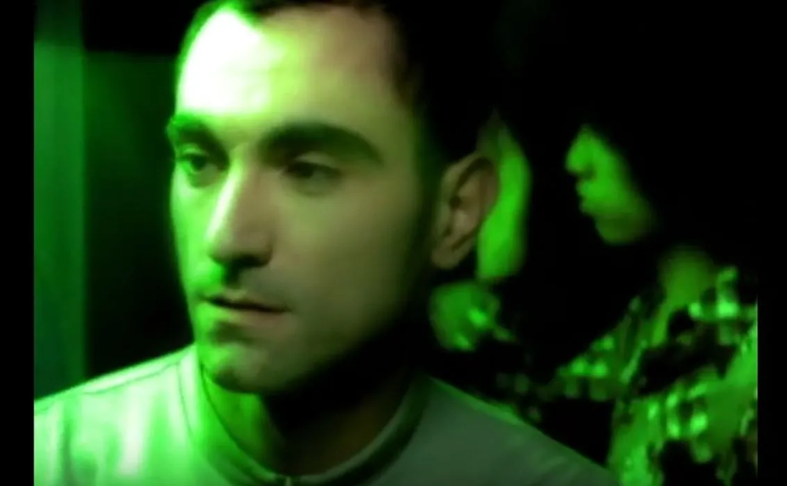 Robert Miles / kadr z teledysku do utworu "Children"