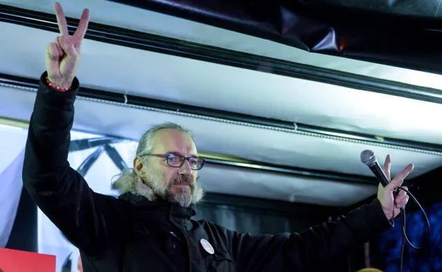 "wSieci": Siostra Kijowskiego ostro o bracie: Jego łatwo trzymać za twarz, bo ma dużo za uszami