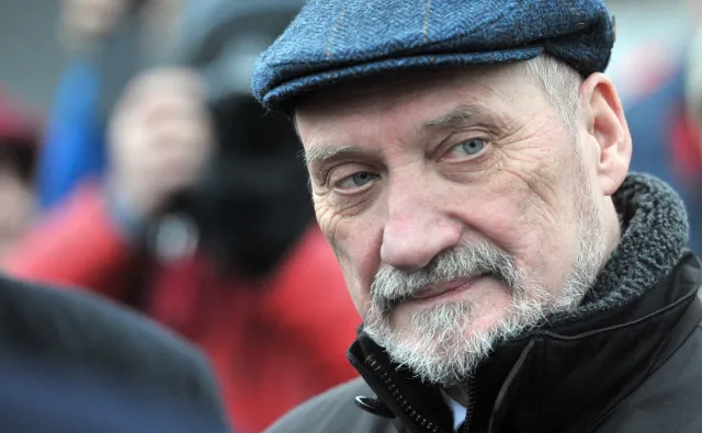 Macierewicz naciskał na kierowcę? Jest zawiadomienie do prokuratury o podejrzenie popełnienia przestępstwa