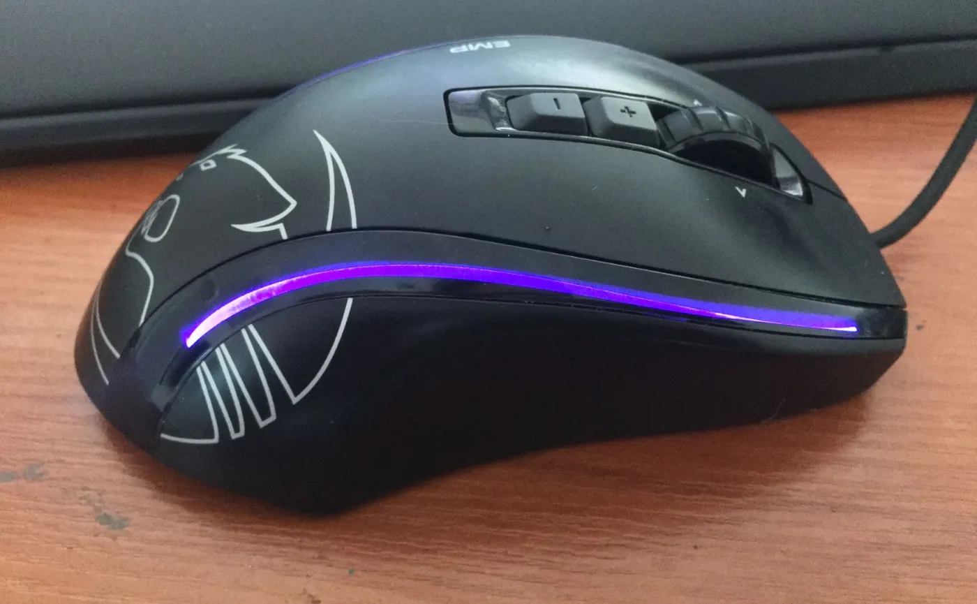 9870570-roccat-kone-emp.jpg